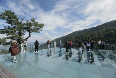 Ayrı Gezegen Glass Terrace