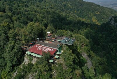 Ayrı Gezegen Glass Terrace