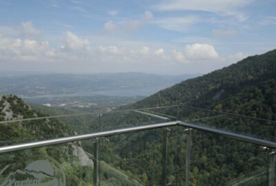 Ayrı Gezegen Glass Terrace